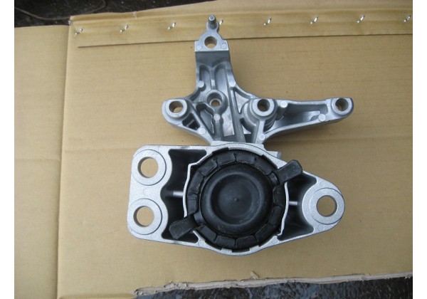 Подушка двигуна права Renault Sandero, Logan, Logan MCV, Duster 1.5 dCI, 112106262R, 8200805809